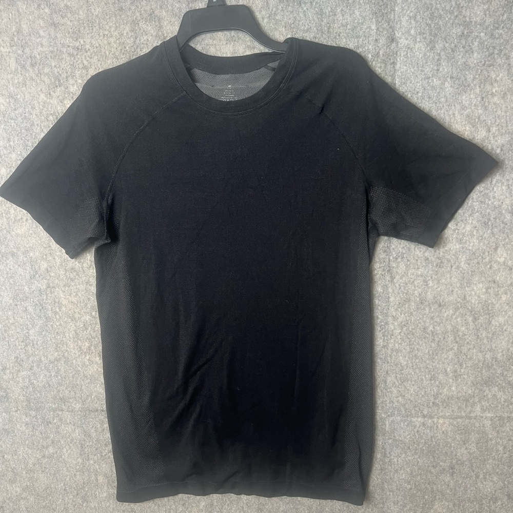 Fabletics Men Size Medium‎ breathable athletic short sleeve Shirt